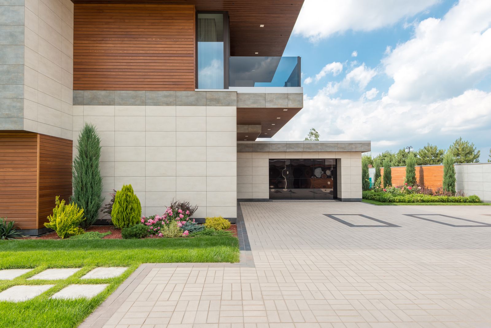 Asphalt vs. Concrete Driveway Cost Per Square Foot (2026)